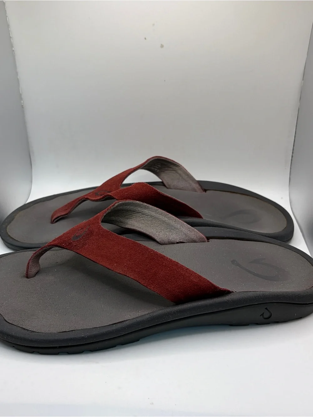 Men’s OluKai Sandals Size 9
